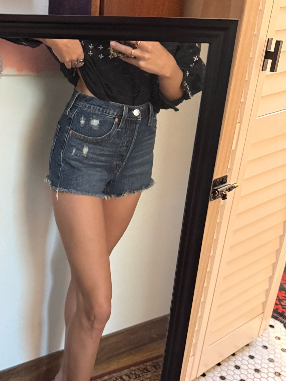 Levi 501 shorts size 25